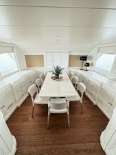 LAZIZA 42 Dining