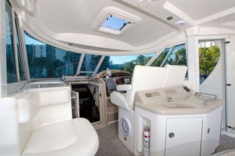 - 17 39-2004-Sea-Ray-Motor-Yacht-08