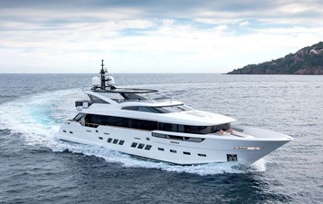 DREAMLINE 35 1 DL 35 Sistership running