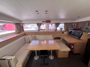 Gracefully 29 2013 Lagoon 400 S2 For Sale Saloon Seating