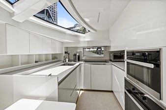 - 43 44_2021 85ft Ferretti Yachts 850