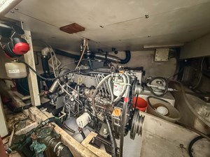 LITTLE LADY 78 Engine Room Port