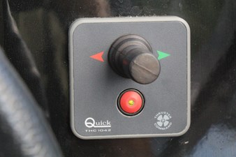 JEANNEAU MF 795 12 10-Bow Thruster