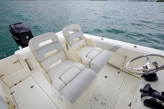 2015 Boston Whaler 220 Outrage 20 