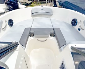 Bayliner VR4  27 