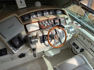 LUCHY 14 1995 SEA RAY 63 DRIVING AREA 2