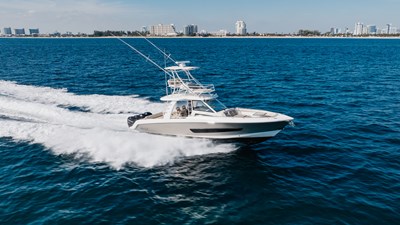 Boston Whaler 420 Outrage 13 