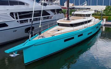 LAS BRISAS 2 Port Bow Profile