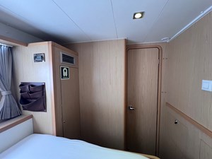 Gracefully 19 2013 Lagoon 400 S2 For Sale Cabin Ensuite