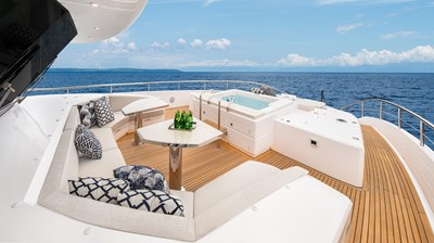 Horizon FD110 3 Horiozon FD110 sistership large bow with jacuzzi.
