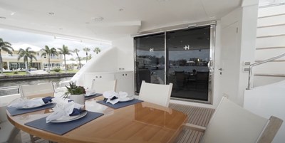 LOLA T 33 Aft Deck