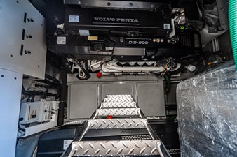 - 88 89_2019 57ft Sunseeker Predator