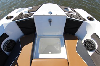 25' Scarab 255 Open ID 13 