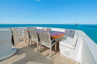 SERENITY 31 Sundeck