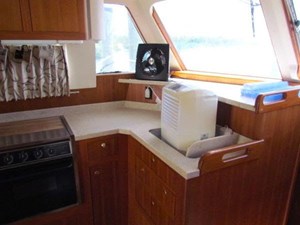 2002 Mainship 390 Trawler 15 16