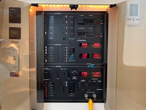 LUCHY 37 1995 SEA RAY 63 BREAKER PANEL
