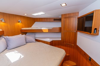 PARAIBA 25 VIP Stateroom looking to STBD