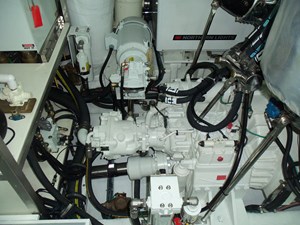JOHNSON 93 OPEN BRIDGE 56 Port engine aft