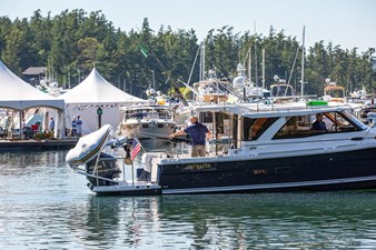 2026 Cutwater C-32 C - Jensen Beach, FL 2 2025 Cutwater 30 Coupe