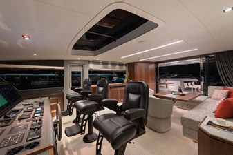 GENESIS 15 Pilolthouse and Skylounge