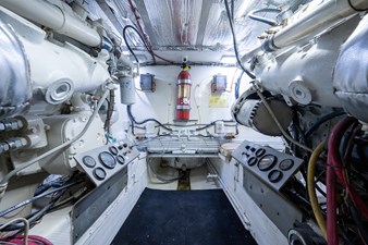 JUST DIVINE 11 61_tollycraft_just_divine_engine_room7