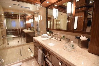 Mesmerize 37 2013 Hargrave 125 Raised Pilothouse