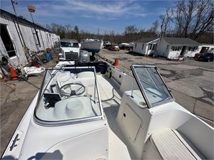 2001 Sea Hunt Escape 200 22 