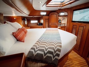 FREE RANGE 13 FREE RANGE 2008 Hylas 54, Owner's Cabin and Ensuite