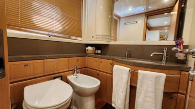 Ferretti 830 11 