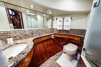 SOUTHERN BELLE 18 Port Side Head
