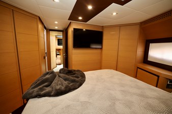 My Way 37 72 PERSHING 2009 VIP CABIN 2