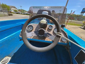 17' RANGER 1986 COMANCHE SERIES 330V 12 