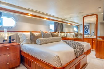 Relentless 37 2006 130 Westport MY Relentless Starboard VIP SR