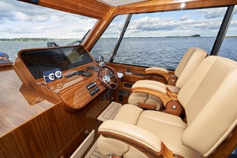 DAYCHASER  10 Helm Station