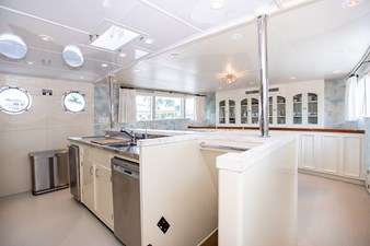 SOVEREIGN 21 Galley