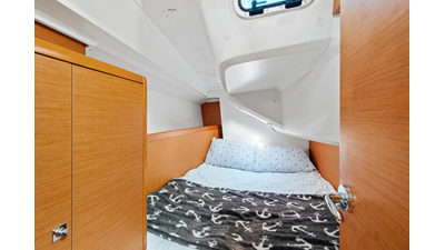 2014 Jeanneau Sun Odyssey 349 17 