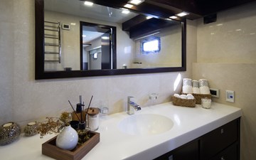 DZAM 8 B60 Dzam_Interior6