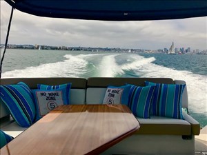 London's Bridge 11 43-2013-Four-Winns-V435-03