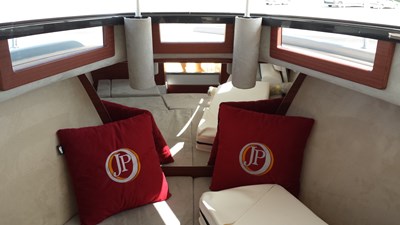 Alfastreet 23 Cabin Evolution SEMI-HYBRID 35 luxury interior