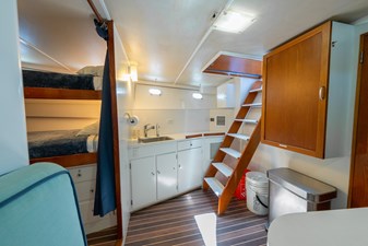 ABSOLUTE 21 Crew Quarters