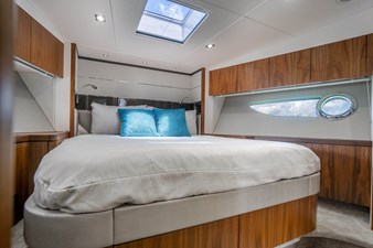 - 71 72_2019 57ft Sunseeker Predator