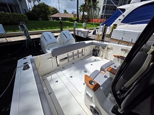 2023 Boston Whaler 360 Outrage 8 