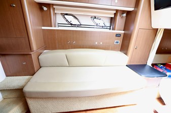 ANTANI 21 330-SUNDANCER-SEA-RAY-2014-YACHTSBLUE-SALON-SOFA
