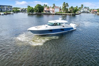 - 2 3_2022 48ft Tiara 48 LS