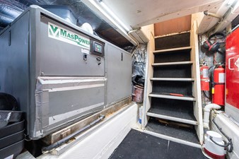 JUST DIVINE 12 61_tollycraft_just_divine_engine_room12