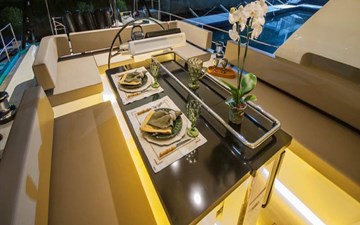 LAS BRISAS 23 Aft Deck Dining