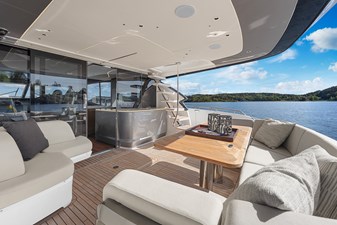 Princess S72 (S72515) 6 Cockpit
