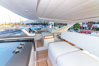 NIRVANA BY THE SEA 15 Flybridge