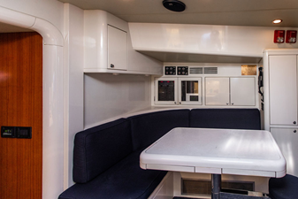 CABOCHON 54 52. Crew mess.