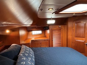 ACADIA 28 Owner's Cabin, Port